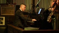 Alfonso Medela, al piano en el Latino