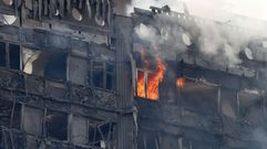El fuego destruye�una torre residencial de 24 plantas en Londres