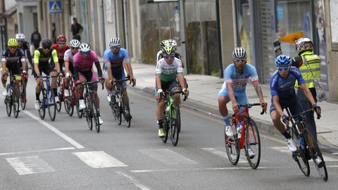 Los ciclistas, a su paso por Ribeira