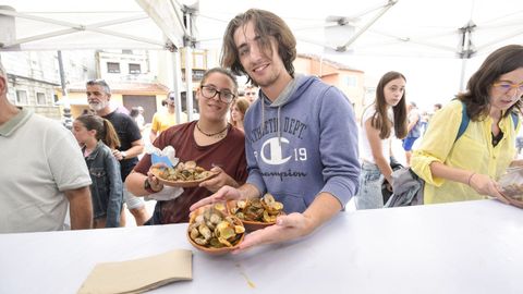 Cada raci�n se serv�a con su correspondiente plato conmemorativo