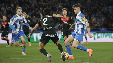 Lance de juego en el partido entre el D&eacute;por y el Mallorca.