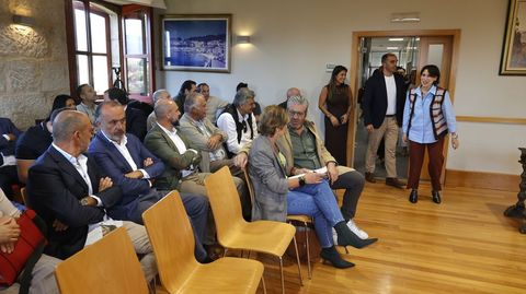 La conselleira Mara Jess Lorenzana y el alcalde ngel Moldes se reunieron este martes con empresarios de Poio