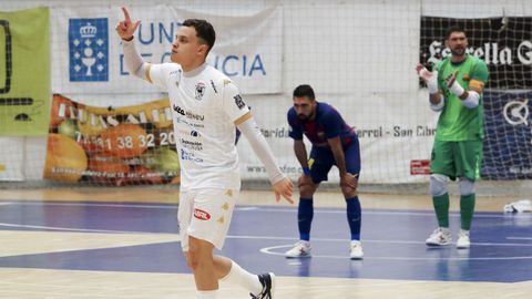 Bruno celebrando su gol.