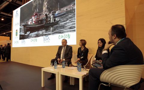 <span lang= es-es >A Laracha</span>. La presentacin del Concello de A Laracha fue la primera de la jornada de ayer, a las 10.30 horas. Se defini como puerta de la Costa da Morte. 
