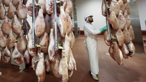 El precio medio del jam&oacute;n curado destinado a la exportaci&oacute;n cay&oacute; un 3,5 % en el primer semestre del a&ntilde;o hasta situarse en un promedio de 12.22 euros el kilo.