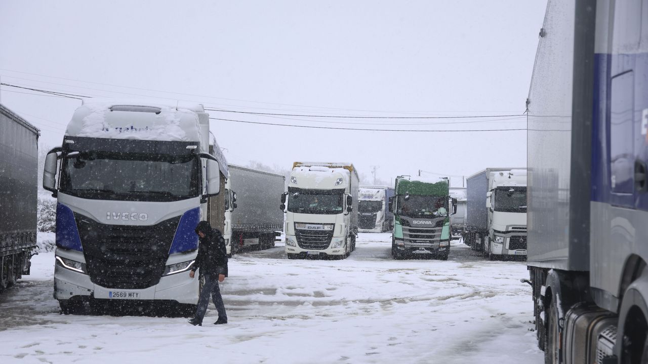 Alertan de un posible desabastecimiento en el norte de España por las restricciones de Tráfico