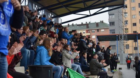 Aficionados del Oviedo Moderno en el D�az Vega