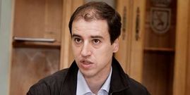 Casal critica al alcalde y dice que no hubo motivos personales.