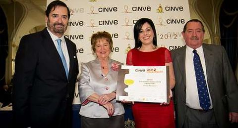 Mar�a Est�vez fue la encargada de recoger el premio a Olei.