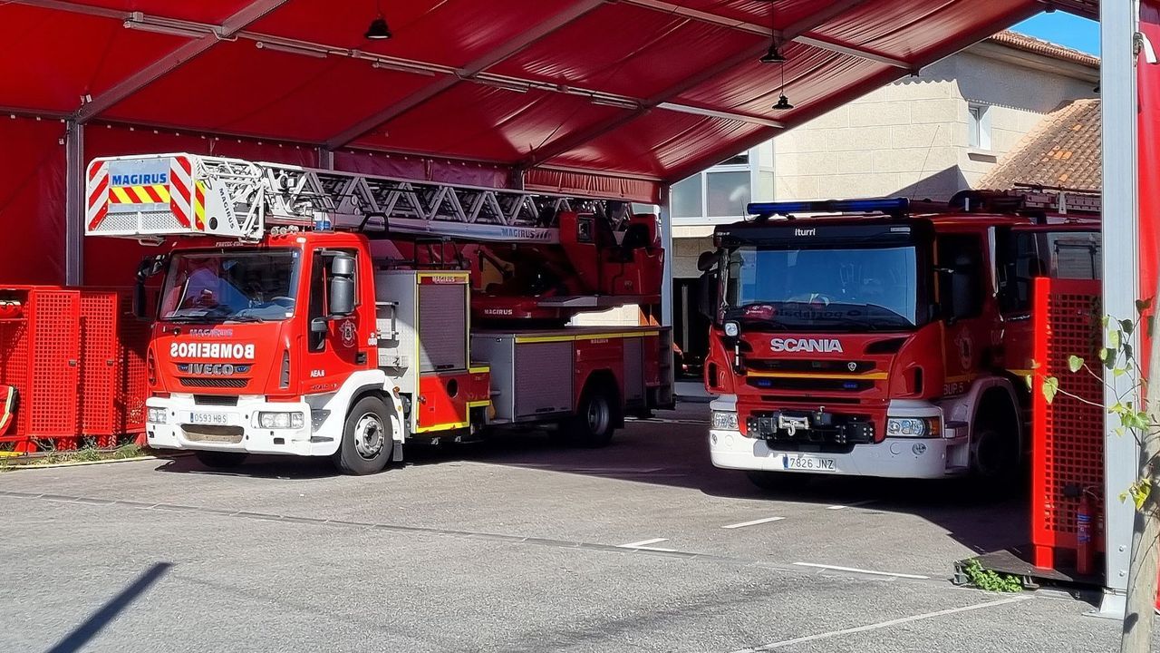 Arden dos contenedores de madrugada en Cabral