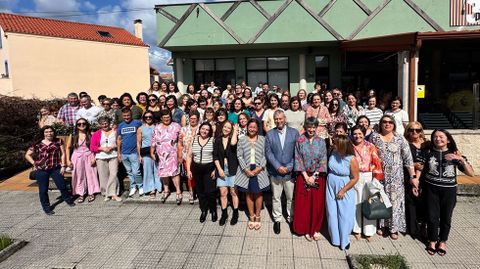 M�s de un centenar de mariscadores de Muros se dieron cita en el restaurante 3 P�s de Noia