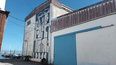 Frente al derribo, el Concello plantea darle otros usos al edificio de la f�brica de hielo y, principalmente, quiere conservar el mural dedicado a las pescantinas