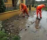 En Trabanca Sardi�eira, las piedras del monte acaban en la puerta de las casas cuando llueve. 
