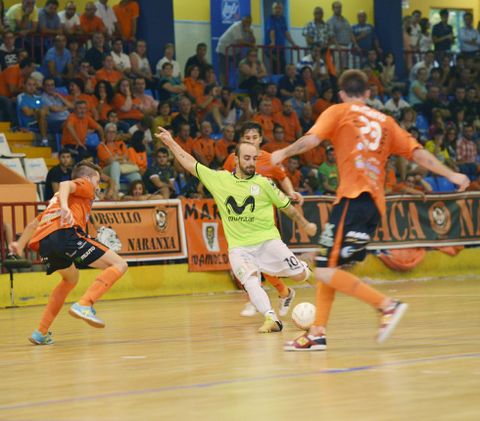 Ricardinho remata en el encuentro liguero entre Inter y Burela en Vista Alegre (0-1). 