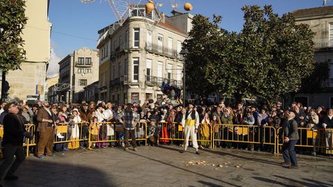 En la plaza Mayor de Xinzo se hizo un gran crculo para el domingo oleiro.