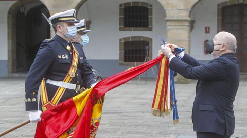 El delegado del Gobierno en Galicia fue el encargado de imponer la condecoraci�n a la bandera del Tercio Norte