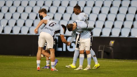 Los futbolistas del Celta Fortuna celebran el primer gol ante el Zamora, de Pablo Meix�s.