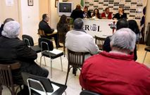 Las juntas suelen reunir a pocos accionistas minoritarios en A Malata. 