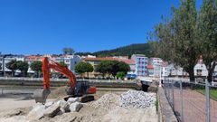 Obras en la escollera de esta playa de Cedeira, junto al puente nuevo