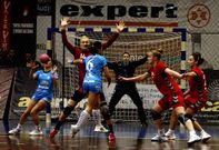 La envergadura de las rusas era claramente superior a la de las jugadoras de A Guarda.