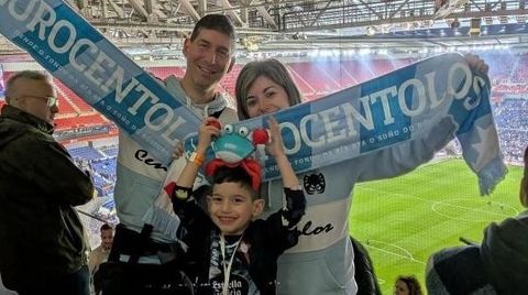 �ngel Correa, con su pareja, Jessica, y su hijo Anxo, antes del Lyon-Celta del pasado marzo.