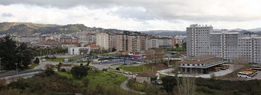 Entre la actual estaci�n de buses y de trenes hay una distancia a pie de 775 y 828 metros, en funci�n del recorrido que se escoja. 