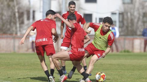Dacosta y Pascu en segundo plano en A G�ndara.