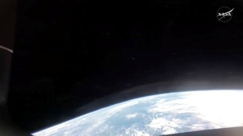 Imagen de la Tierra vista desde el Artemis 2 instantes previos a su reentrada