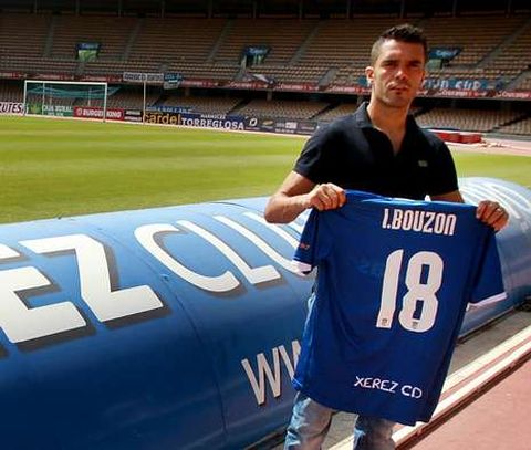 En la fotografa, Iago Bouzn, durante su presentacin con el Xerez.