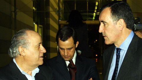 Amancio Ortega, Diego Copado, entonces jefe de comunicación de Inditex, y José María Castellano, en una foto de abril del año 2004