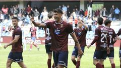 Alain Ribeiro, con su habitual celebraci�n, tras marcar un gol a la Ponferradina