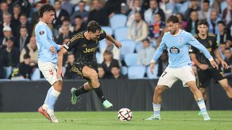 Javi Rueda y Hugo �lvarez en una disputa de bal�n durante el Celta-Juventus.