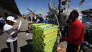 Los marineros extranjeros ya son esenciales en toda la pesca espaola, como en estos cerqueros que descargaron bocarte en Celeiro en julio del 2024