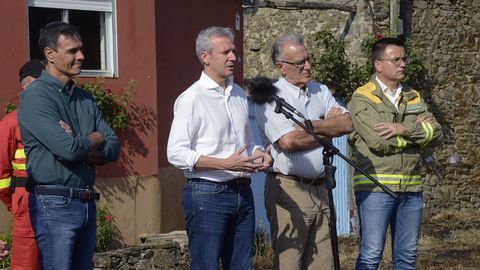 Snchez y Rueda, la pasada semana en Valdeorras tras visitar las zonas afectadas por el fuego.  