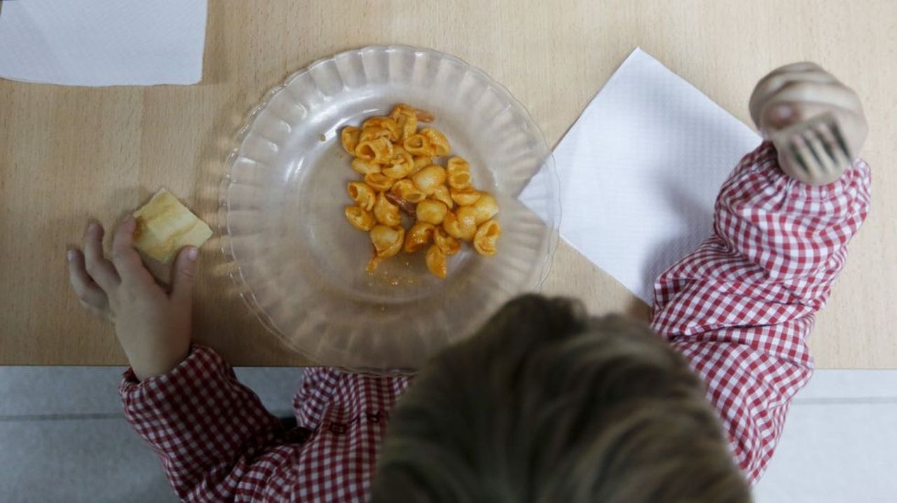 Una cocinera de un colegio cobrará 23.000 euros de indemnización tras 25 años encadenando contratos