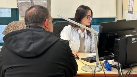 En el Marcide se ha habilitado una sala para informar sobre el ensayo y administrar la vacuna