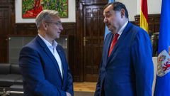 Luis Menor y Csar Blanco, en un encuentro ayer en la Diputacin de Ourense