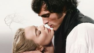 Margot Robbie, en la piel de Catherine Earnshaw, y Jacob Elordi, que encarna a Heathcliff.