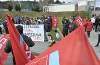 Los empleados de la piscina se manifestaron el pasado a�o por discrepancias con la empresa. 