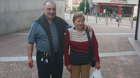 Manolo, el hostelero del Maky fallecido, junto a su mujer, Carmen.
