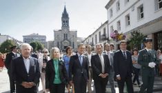 Hern�ndez con Crespo durante la procesi�n de las fiestas de Lal�n, en septiembre del 2013. 
