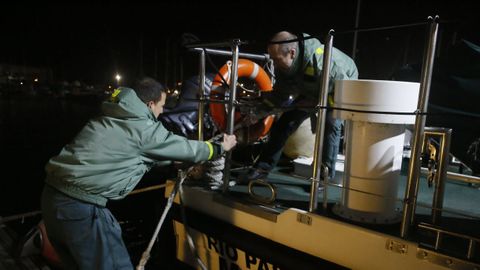 El servicio dispone de instalaciones en el cuartel y el puerto deportivo