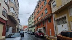 El edificio se encuentra en la r�a Montir�n de Lugo.