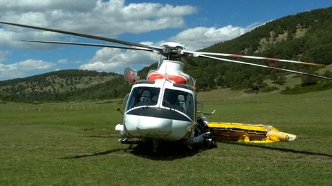 El helic�ptero de Salvamento Mar�timo accidentado en la sierra de Albarrac�n