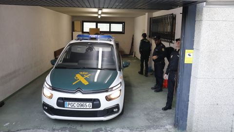 Ángel Rodríguez Da Costa, a su llegada a los juzgados en un coche de la Guardia Civil procedente de la cárcel de A Lama.