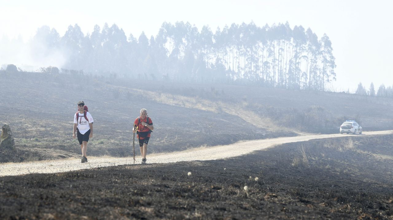 Albergues gallegos detectan un brusco descenso de peregrinos por los incendios: «Es el primer agosto que me quedan camas libres»