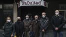 Vecinos de las calles Alfredo Brañas y Montero Ríos, frente a la discoteca La Facultad