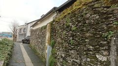 O acceso � porta do Puxigo acaroado ao trazado da muralla medieval