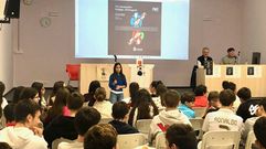 <span lang= gl >Domingo Blanco e Santiago Veloso achegronse ao instituto de Muros</span>