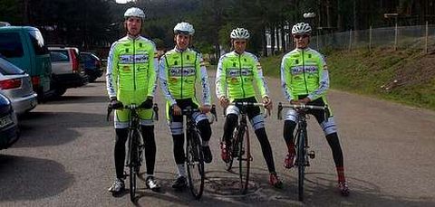 Ucha, Santos, David P�rez y Kevin G�mez en Manzaneda.